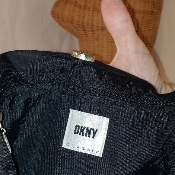 Ladies DKNY Heavy Duty Textured Nylon Shoulder Bag w/Interior Zipper Compartment - Picture 4 of 5